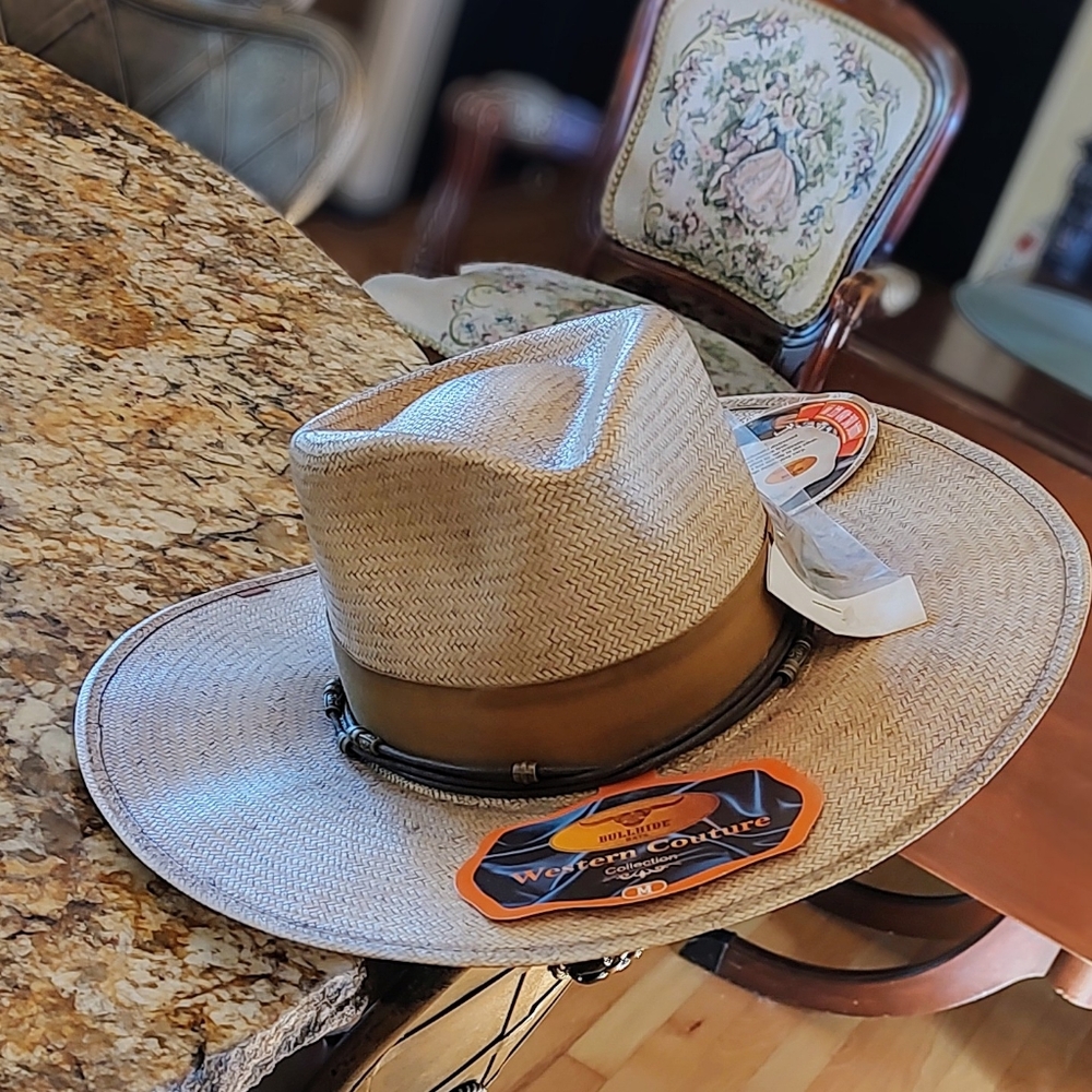 Bullhide hats western couture collection NWT Fabulous condition SZ Medium unisex